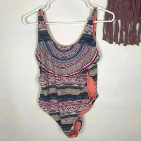 Red Carter Cali Knotted One-Piece Size Medium - Picture 3 of 8